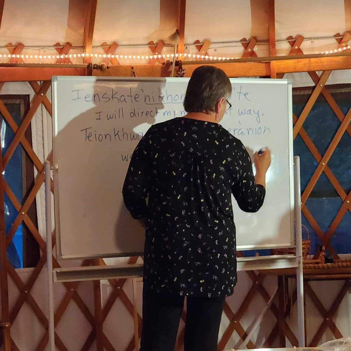 Kaniehtaientatie & Kawennenhawi Nelson, language, mohawk